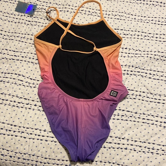 NWT Jolyn Brandon Sunset One Piece - Picture 5 of 8